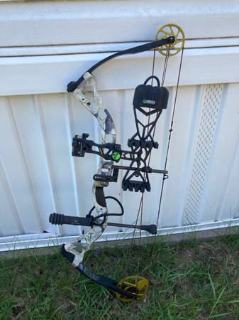 Photo Left Handed Compound Bow $175