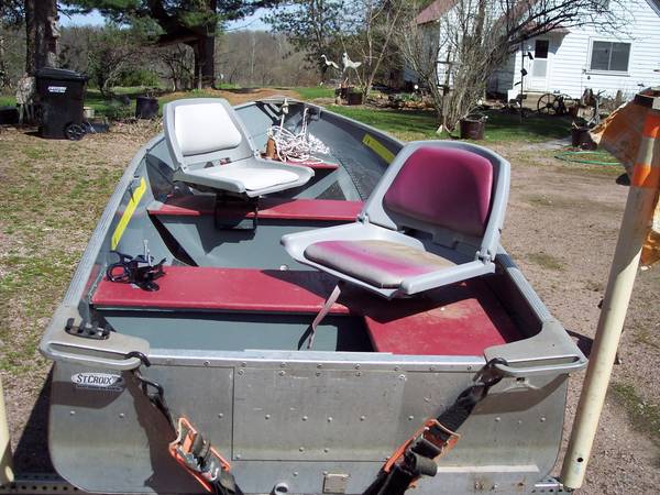 Lund Fishing Boat - 12 foot $1,000