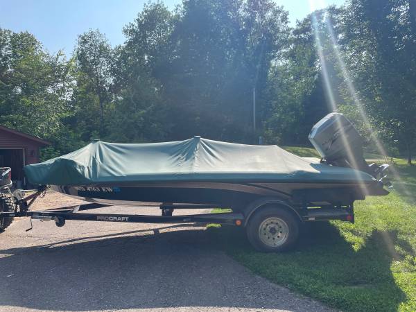 Procraft 17 foot bass boat $8,500