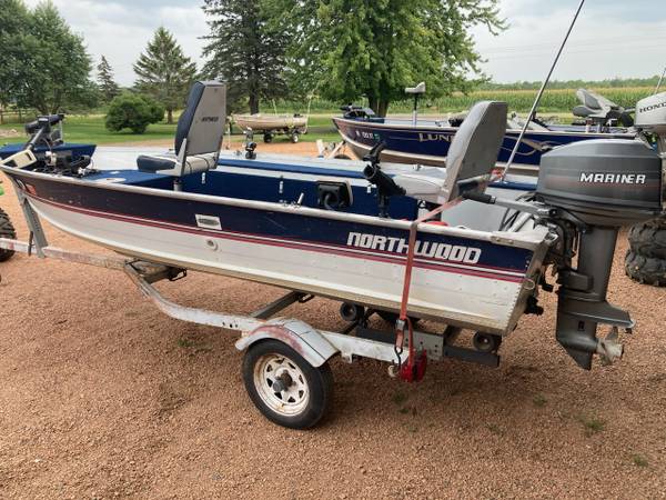 Photo SmokerCraft tiller boat $2,500