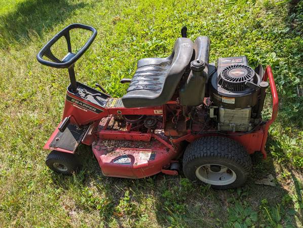 Photo Snapper rear engine riding lawnmower $150