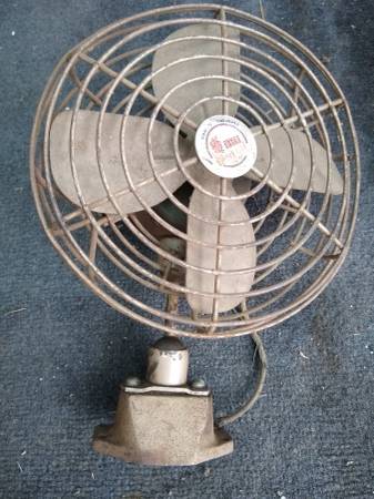 Photo Vintage car fan 6 volt $25