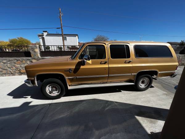Photo 1986 Chevy K20 4x4 Suburban Truck - $5,500 (El Paso)