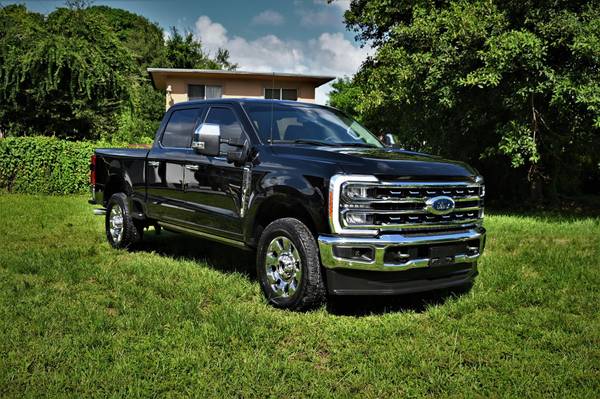 Photo 2023 Ford F350 Super Duty Crew Cab - Call Now $45,450