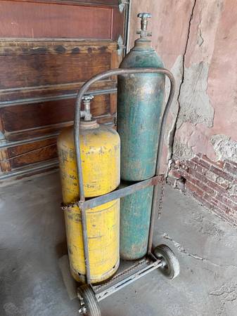 Photo Acetylene and oxygen gas tanks $500