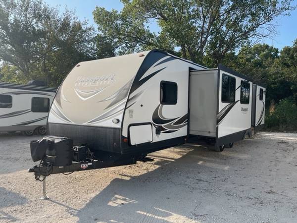 Photo bad creditall credit approved buy here pay here RV dealer