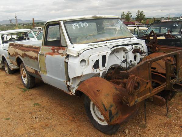 Photo chevrolet 1967,68, 69, 70, 71,1972 Chevy truck parts C 10 and C 20 $50