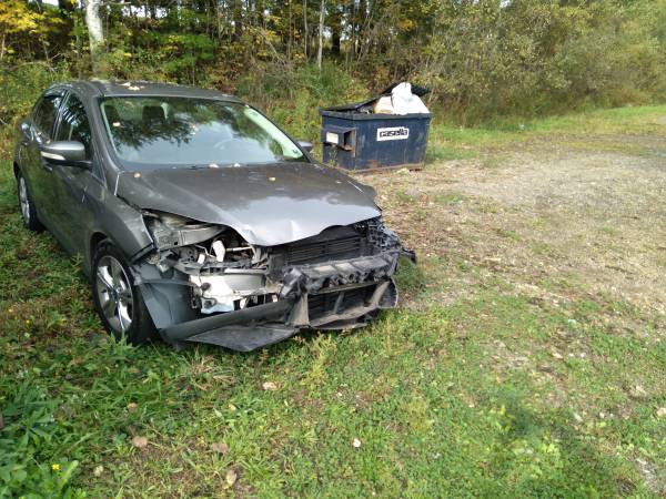Photo 2014 FORD FOCUS (wrecked) - $1,800 (frewsburg ny)