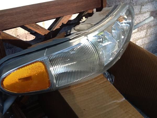 Photo Buick Century headlight $30