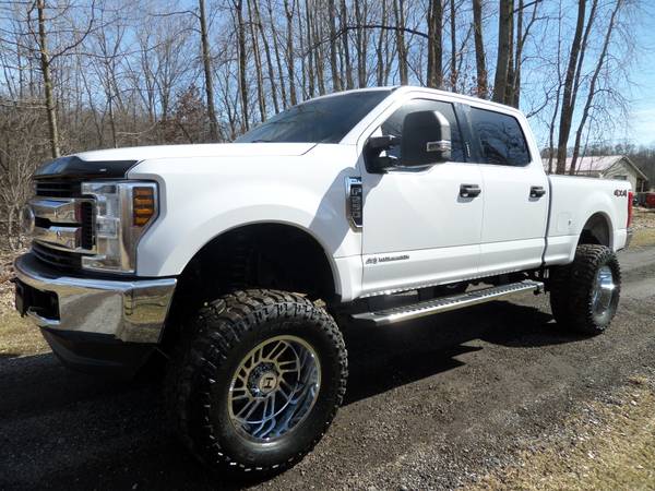 CLEAN LIFTED 2019 FORD F250 POWERSTROKE CREW CAB 4X4 SOUTHERN TRUCK