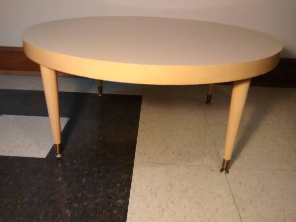 Photo MERSMEN BLOND FORMICA COFFEE TABLE $50