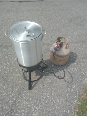Master craft propane turkey fryer with empty tank 80 firm $80