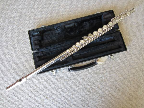 Photo Yamaha Flute $225