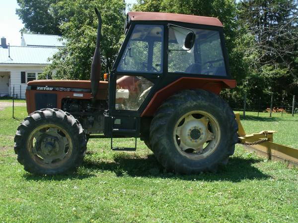 Photo Zetor 4x4 tractor $15,000