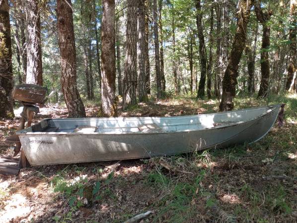 Photo 12 foot 70s Sea King aluminum boat with motor $700