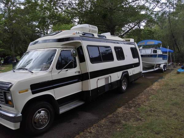 Photo 1982 Ford class b cer van with boat $25,000 $25,000