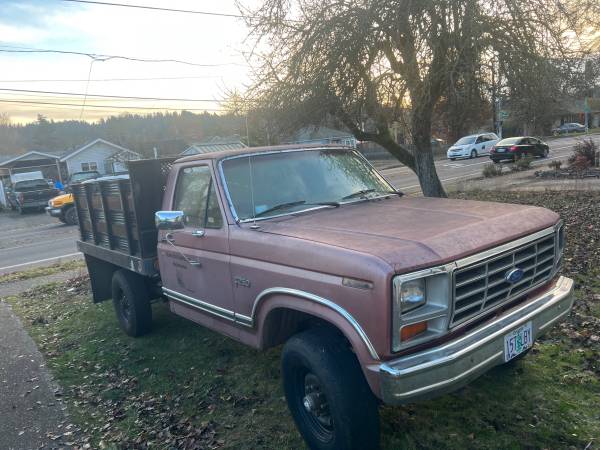 Photo 1984 ford flatbed - $2,000 (Springfield)