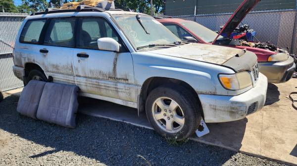 Photo 2001 Subaru Forrester X Part out $50