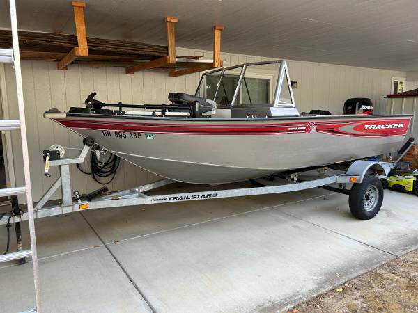 2004 Tracker Bass Boat $5,500