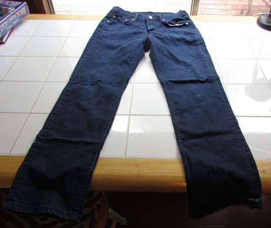 Photo 30x30 slim Levi 514 jeans $10