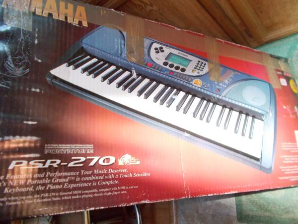 Photo A Yamaha PSR 270 key board w stand  power cord $280