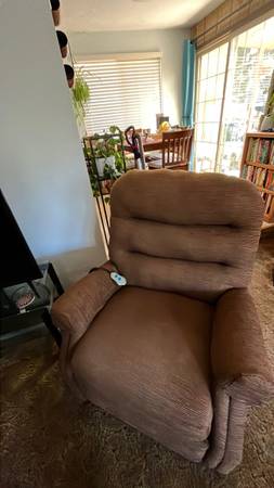 Photo Lift recliner Chair $200