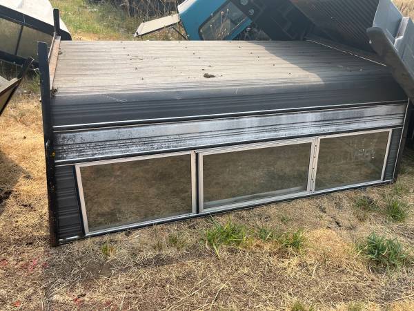 Photo Nissan hardbody tall canopy $200