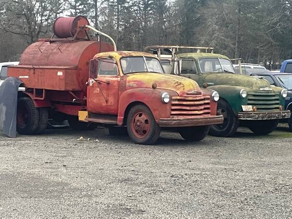 Photo Old water truck $3,500