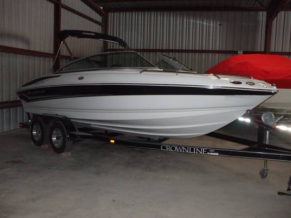 You are looking at a very nice 2005 Crownline 216LS $15,210