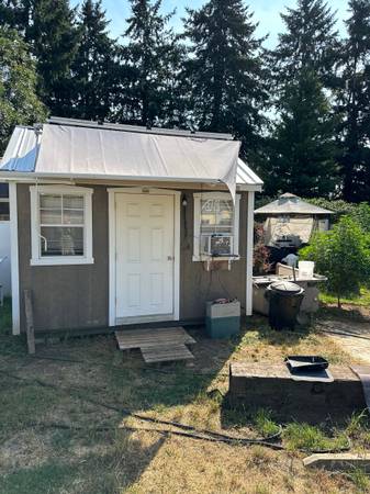Photo small house on community property $600