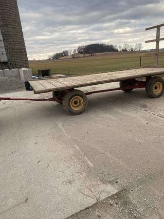Photo 18 ft hay wagon $2,500