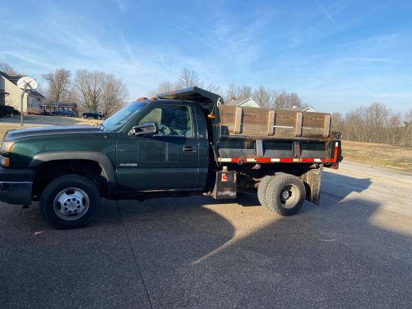 Photo 1 ton Dump truck - $17,000 (Huntingburg)