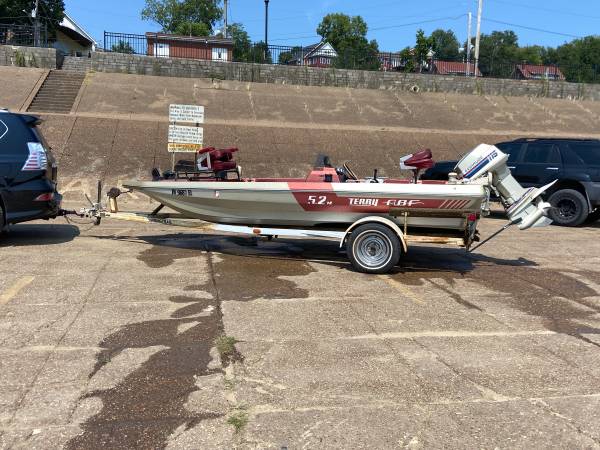 Photo Bass Boat for sale 17 Terry $3,400