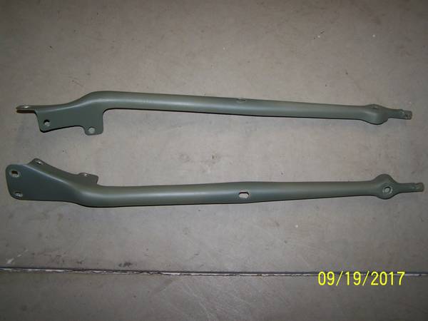 Photo REDUCED1923-25 Model T Ford Roadster Windshield Posts ( Pics ) $40