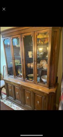 Photo Thomasville solid wood China breakfront $350