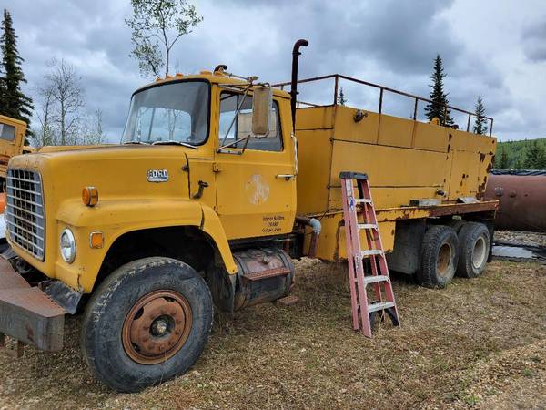 Photo 1974 Ford F-800 Water Truck $3,900