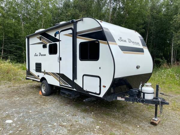 Photo 2021 20 travel trailer with bunks $25,500