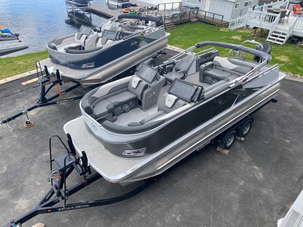 Photo NEW 2023 Luxury Pontoon boat  22FT fully loaded tow model $69,999