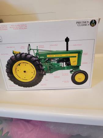 Photo 116 John Deere 720 precision tractor wbox $90