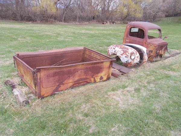 Photo 1940-1941 Ford Pickup cab, box and more $1,500