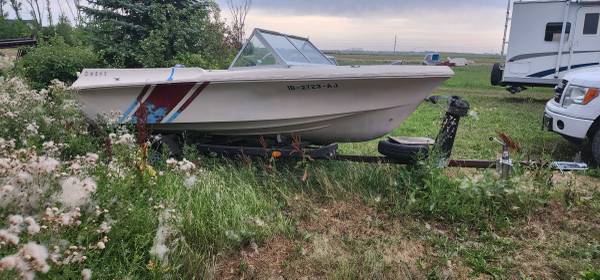 Photo 1957 Owens 16 12ft boat WITH 1956 Mercury Ghost 65 HP Motor AND Trailer (PROJE $500