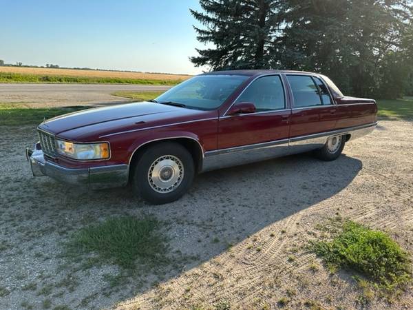 Photo 1995 Cadillac Fleetwood Brougham $5,000