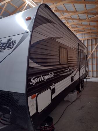 Photo 2016 SPRINGDALE 27 ft travel trailer. JUST REDUCED $17,500