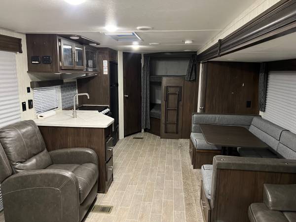 Photo 2020 FOREST RIVER CHEROKEE TIMBERWOLF 284DBH CAMPER $29,000