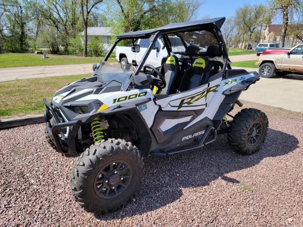 Photo 2021 Polaris RZR 1000 loaded with extras $17,900