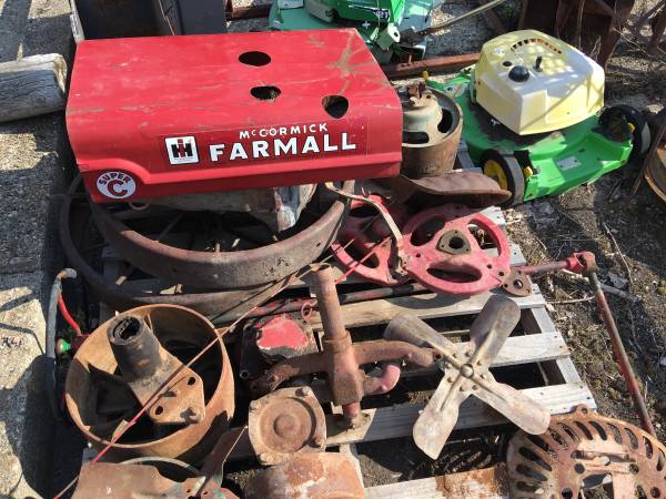 Photo Farmall Super C Tractor Parts
