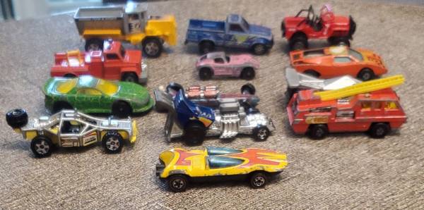 Photo Lot 13 Matchbox Lesney Hot Wheels Redlines 1969 Swingin Wing Etc $60