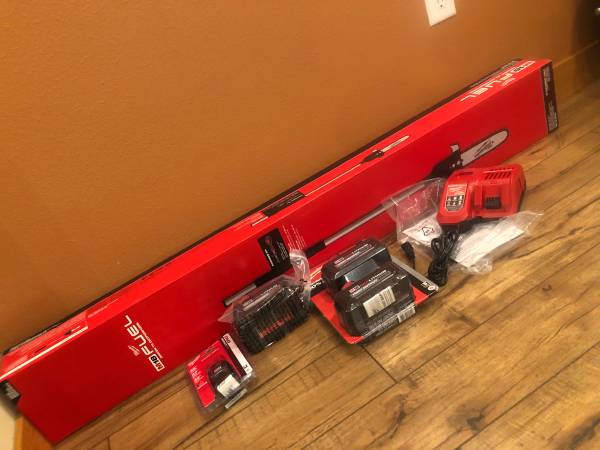 Photo M18 Pole Saw Attachment XC8.0 XC6.0 Rapid Charger M12 CP2.0 Milwaukee $1