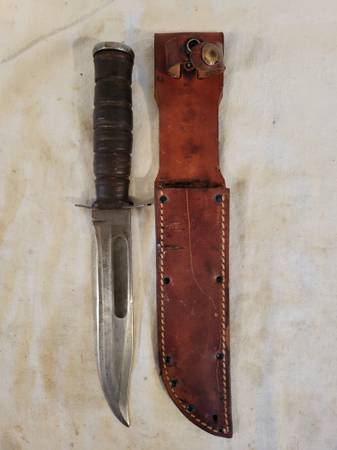 Photo Vintage US military fighting knife wsheath $170