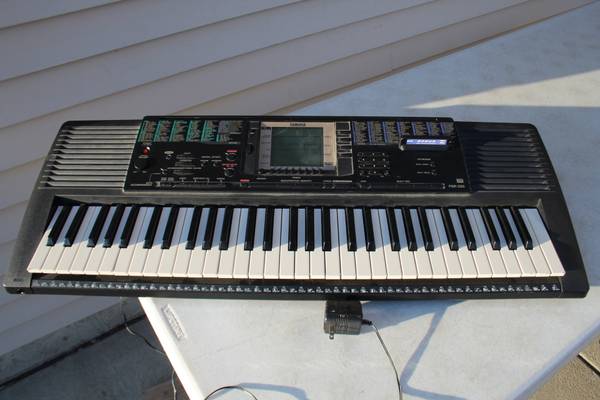 Photo Yamaha PSR-330 61 Key Portable Keyboard Piano Synth 4 Track MIDI recor $70